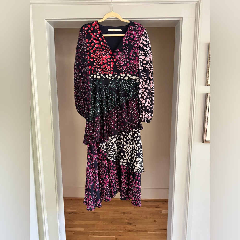 Marie Oliver size 6, 100% silk dress. Worn twice, in perfect condition.